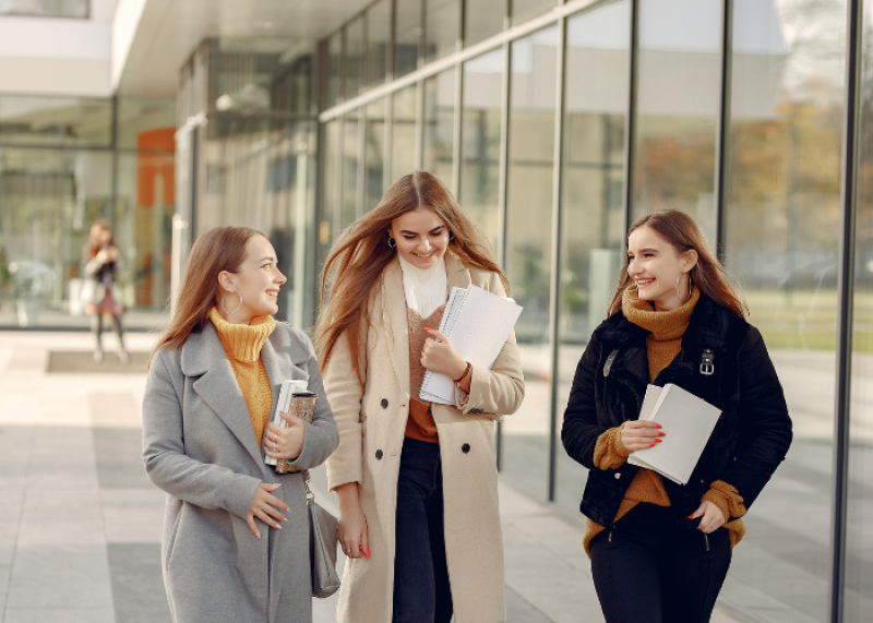 student praca zarobki kariera