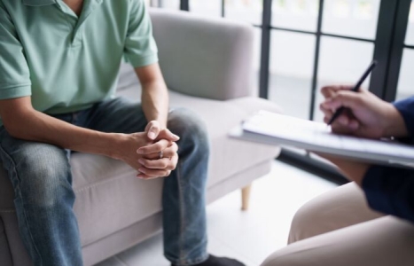 Dobra atmosfera w firmie to za mało. Rosną problemy ze zdrowiem psychicznym w pracy - szczególnie wśród mężczyzn - analiza wyników badania opinii publicznej 